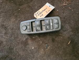 Używane Przelacznik elektrycznej szyby Fiat Freemont 2.0 MultiJet 136 16V Cena na żądanie oferowane przez van de Bunte Teuge B.V.