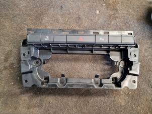 Gebruikte Paniekverlichtings Schakelaar Volkswagen T-Roc I 1.5 TSI Evo BMT 16V Prijs € 36,75 Margeregeling aangeboden door van de Bunte Teuge B.V.