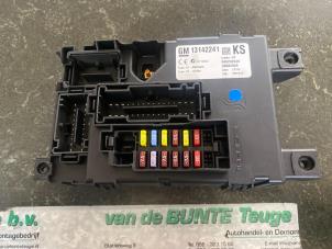Gebruikte Zekeringkast Opel Corsa D 1.2 16V Prijs € 78,75 Margeregeling aangeboden door van de Bunte Teuge B.V.