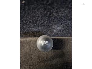 Gebruikte Contactslot Schakelaar Renault Clio IV (5R) 1.5 dCi 90 FAP Prijs € 21,00 Margeregeling aangeboden door van de Bunte Teuge B.V.