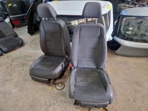 Gebruikte Bekleding Set (compleet) Volkswagen Golf V Variant (1K5) 1.4 TSI 122 16V Prijs € 210,00 Margeregeling aangeboden door van de Bunte Teuge B.V.