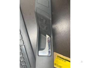 Begagnade Flerfunktionsbrytare, fönster Alfa Romeo 155 (167) 1.7 Twin Spark Pris € 15,75 Marginaltabell erbjuds av van de Bunte Teuge B.V.