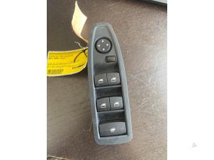 Gebruikte Raam schakelaar elektrisch BMW 2 serie (F23) M235i Xdrive 3.0 24V Prijs € 78,75 Margeregeling aangeboden door van de Bunte Teuge B.V.