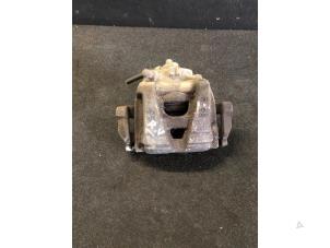 Używane Zacisk hamulcowy prawy przód Volkswagen Tiguan (5N1/2) 1.4 TSI 16V Cena € 42,00 Procedura marży oferowane przez van de Bunte Teuge B.V.