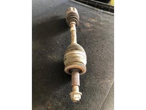 Gebruikte Aandrijfas links-voor Kia Sorento III (UM) 2.2 CRDi 16V VGT 4x4 Prijs € 315,00 Margeregeling aangeboden door van de Bunte Teuge B.V.