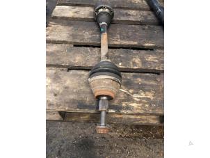 Używane Os napedowa lewy przód Volkswagen Golf VII (AUA) 1.4 TSI 16V Cena € 131,25 Procedura marży oferowane przez van de Bunte Teuge B.V.