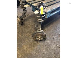 Begagnade Stötdämparstång, höger fram Volkswagen Caddy III (2KA,2KH,2CA,2CH) 1.6 TDI 16V Pris € 157,50 Marginaltabell erbjuds av van de Bunte Teuge B.V.