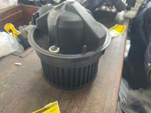 Begagnade Fläktmotor för uppvärmning och ventilation Alfa Romeo Giulietta (940) 1.4 TB 16V MultiAir Pris € 84,00 Marginaltabell erbjuds av van de Bunte Teuge B.V.