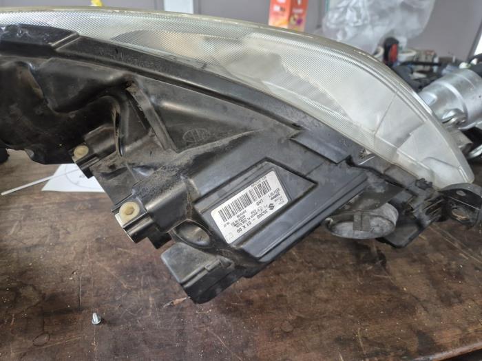 Strålkastare, vänster från en Suzuki Splash 1.0 12V 2009