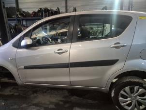 Gebruikte Portier 4Deurs links-voor Suzuki Splash 1.0 12V Prijs € 157,50 Margeregeling aangeboden door van de Bunte Teuge B.V.