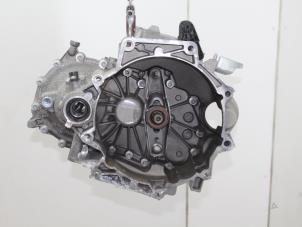 Gebruikte Versnellingsbak Volkswagen Polo VI (AW1) 1.0 12V BlueMotion Technology Prijs € 845,79 Inclusief btw aangeboden door Van Gils Automotive