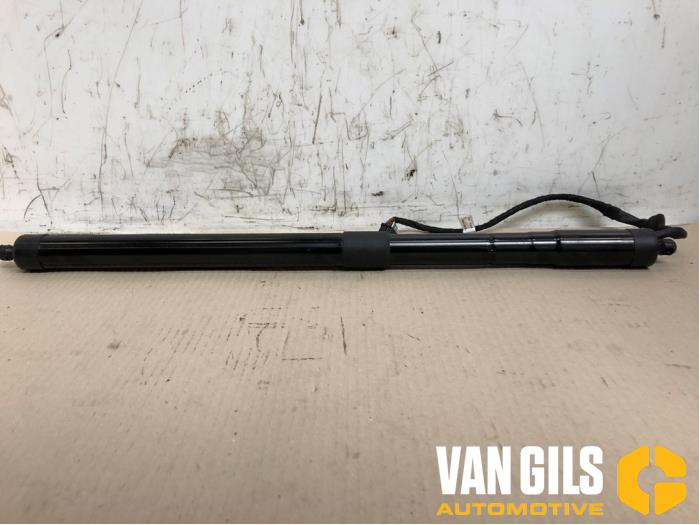 Motor, baklucka från en Land Rover Range Rover IV (LG) 3.0 TDV6 24V 2016