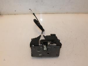 Begagnade Dörrlåsmekanism, 4-dörrars, höger fram Fiat Grande Punto (199) 1.4 Pris € 30,00 Marginaltabell erbjuds av Van Gils Automotive