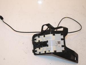 Gebruikte Antenne Mercedes E (W213) E-220d 2.0 Turbo 16V Prijs € 30,00 Margeregeling aangeboden door Van Gils Automotive