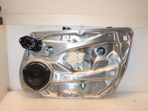 Gebruikte Ruitmechaniek 4Deurs rechts-voor Mercedes E (W212) E-350 CDI BlueTEC 3.0 V6 24V Prijs € 66,00 Margeregeling aangeboden door Van Gils Automotive