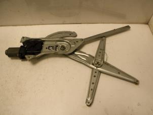 Gebruikte Ruitmechaniek 2Deurs rechts-voor Nissan Kubistar (F10) 1.5 dCi 80 Prijs € 50,00 Margeregeling aangeboden door Van Gils Automotive