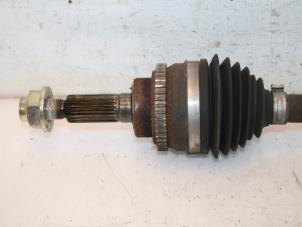 Używane Os napedowa lewy przód Suzuki Celerio (LF) 1.0 12V Dualjet Cena € 77,00 Procedura marży oferowane przez Van Gils Automotive