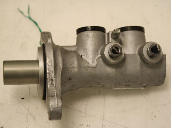 Huvudcylinder från en Abarth 500C/595C/695C 1.4 T-Jet 16V 695,595 Competizione,Rivale 2017