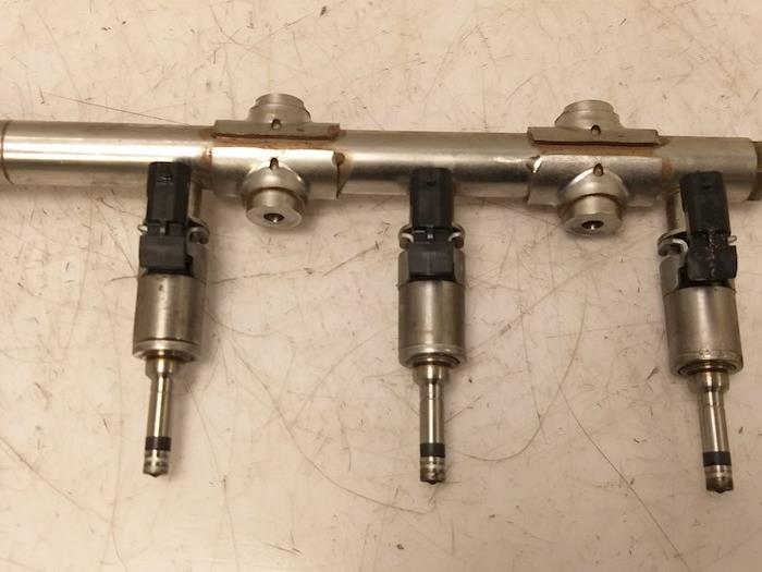 Verstuiver brug van een Seat Ibiza IV (6J5) 1.0 EcoTSI 12V 2015