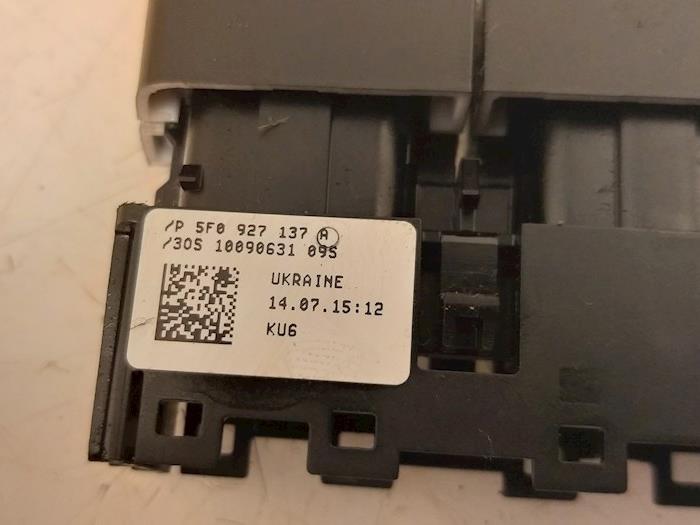 PDC-brytare från en Seat Ibiza IV (6J5) 1.0 EcoTSI 12V 2015