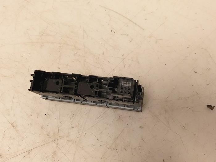 PDC-brytare från en Seat Ibiza IV (6J5) 1.0 EcoTSI 12V 2015