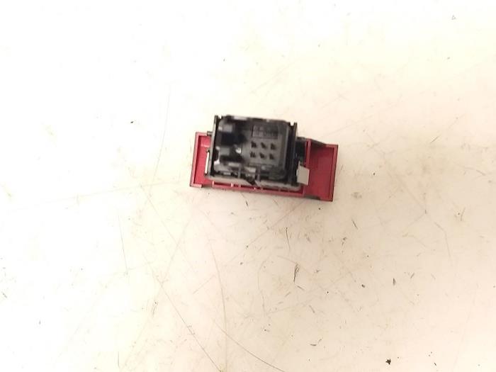Nödbelysningsbrytare från en Seat Ibiza IV (6J5) 1.0 EcoTSI 12V 2015