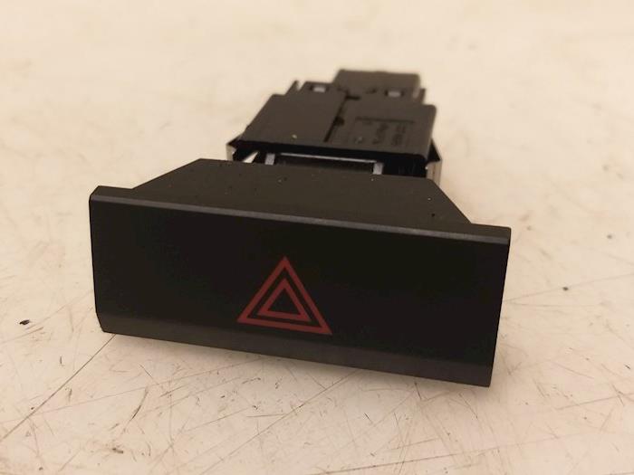 Nödbelysningsbrytare från en Seat Ibiza IV (6J5) 1.0 EcoTSI 12V 2015