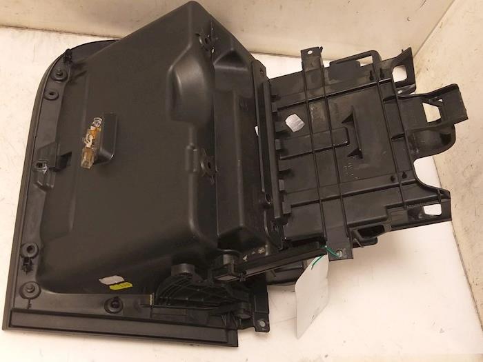 Handskfack från en Seat Ibiza IV (6J5) 1.0 EcoTSI 12V 2015