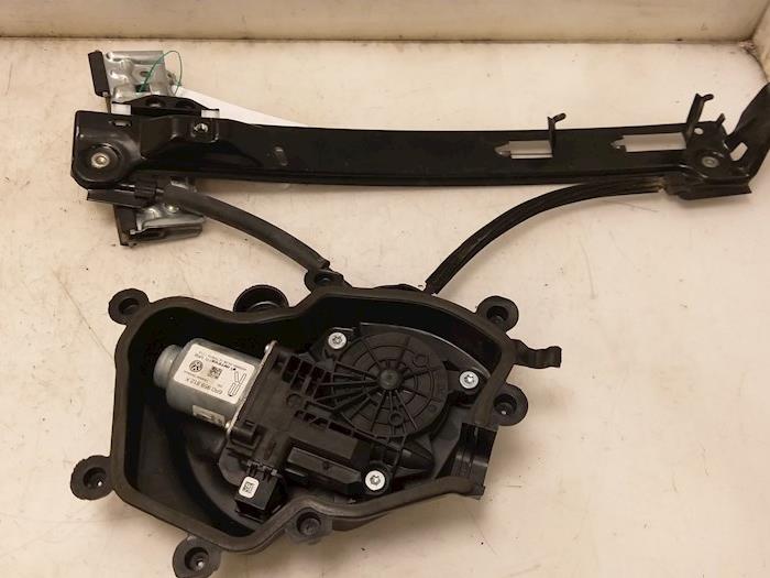 Fönstermekanism för bakre dörr, 4-dörrars, höger från en Seat Ibiza IV (6J5) 1.0 EcoTSI 12V 2015