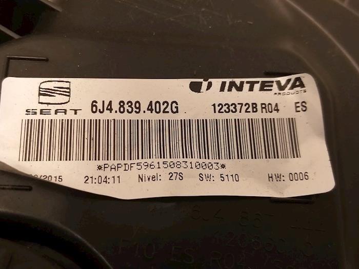 Fönstermekanism för bakre dörr, 4-dörrars, höger från en Seat Ibiza IV (6J5) 1.0 EcoTSI 12V 2015