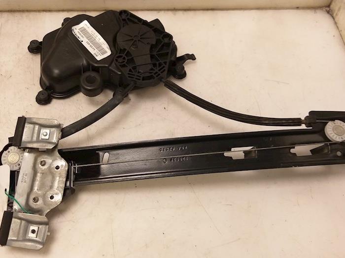 Fönstermekanism för bakre dörr, 4-dörrars, höger från en Seat Ibiza IV (6J5) 1.0 EcoTSI 12V 2015