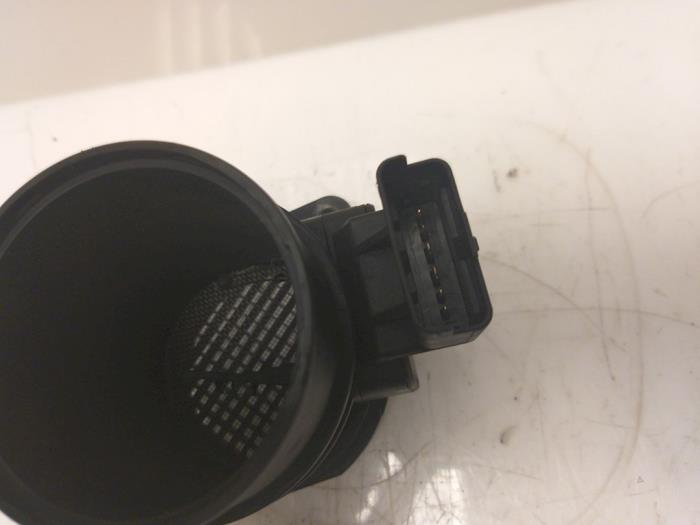 Luchtmassameter van een Nissan Primastar 1.9 dCi 80 2004