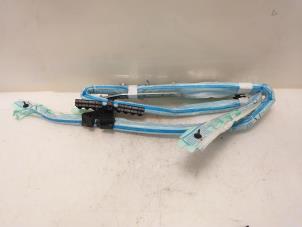 Begagnade Takgardinairbag, höger Volkswagen Touran (1T3) 2.0 TDI 16V 140 Pris € 109,00 Marginaltabell erbjuds av Van Gils Automotive