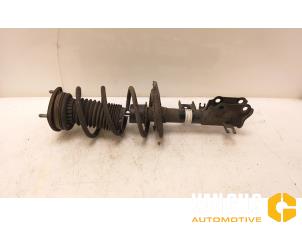 Używane Amortyzator lewy przód Mazda CX-3 (DJ/DK) 2.0 SkyActiv-G 120 Cena € 150,00 Procedura marży oferowane przez Van Gils Automotive