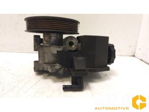 Używane Pompa wspomagania kierownicy Mercedes CLK (C208) Cena € 60,00 Procedura marży oferowane przez Van Gils Automotive