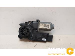 Gebruikte Motor electrisch raam Renault Laguna II Grandtour (KG) 2.0 16V Prijs € 45,00 Margeregeling aangeboden door Van Gils Automotive