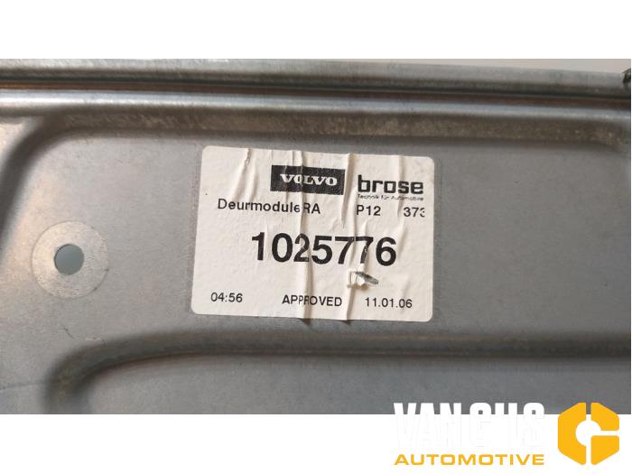 Fönstermekanism för bakre dörr, 4-dörrars, höger från en Volvo V50 (MW) 1.8 16V 2006