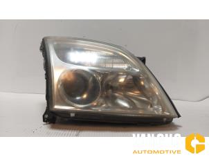 Używane Reflektor prawy Opel Vectra C Caravan 2.0 DTI 16V Cena € 65,00 Procedura marży oferowane przez Van Gils Automotive