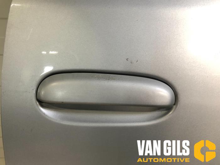 Portier 4Deurs rechts-achter van een Toyota Yaris Verso (P2) 1.3 16V 2001