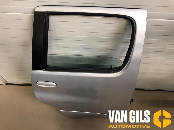 Portier 4Deurs rechts-achter van een Toyota Yaris Verso (P2) 1.3 16V 2001