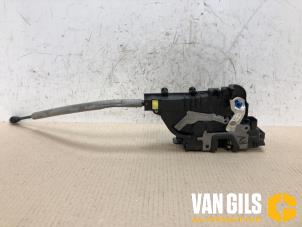 Gebruikte Deurslot Mechaniek 2Deurs rechts Mercedes Vito Mixto (447.7) 2.2 116 CDI 16V Prijs € 72,59 Inclusief btw aangeboden door Van Gils Automotive