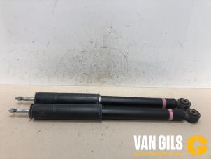 Gebruikte Schokdemper set Suzuki Celerio (LF) 1.0 12V Prijs op aanvraag aangeboden door Van Gils Automotive
