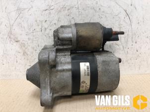 Używane Rozrusznik Renault Megane II (BM/CM) 1.4 16V 98 Cena € 30,00 Procedura marży oferowane przez Van Gils Automotive