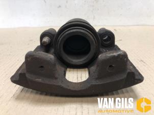 Gebruikte Remklauw (Tang) rechts-voor Ford Fiesta 5 (JD/JH) 1.3 Prijs € 70,00 Margeregeling aangeboden door Van Gils Automotive