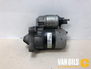 Używane Rozrusznik Renault Kangoo/Grand Kangoo (KW) 1.6 16V Cena € 30,00 Procedura marży oferowane przez Van Gils Automotive