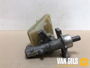 Gebruikte Hoofdremcilinder Mercedes SLK (R170) 2.0 200 16V Prijs € 75,00 Margeregeling aangeboden door Van Gils Automotive
