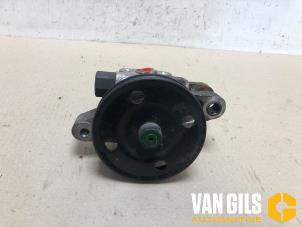 Gebruikte Pomp Servo Hyundai Coupe 2.0i 16V CVVT Prijs € 60,00 Margeregeling aangeboden door Van Gils Automotive