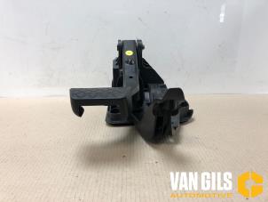 Begagnade Bromspedal Volkswagen Polo Pris € 30,00 Marginaltabell erbjuds av Van Gils Automotive