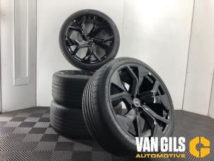 Używane Zestaw felg sportowych + opony Audi RS Q8 4.0 V8 32V RS TFSI Mild Hybrid Quattro Cena € 4.499,99 Procedura marży oferowane przez Van Gils Automotive
