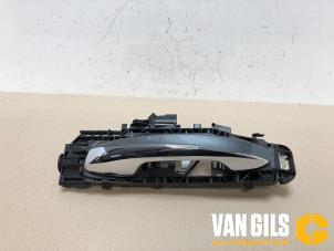 Gebruikte Portiergreep 4Deurs links-achter Mercedes E (W213) E-63 AMG S 4.0 V8 Turbo 4-Matic+ Prijs € 110,00 Margeregeling aangeboden door Van Gils Automotive